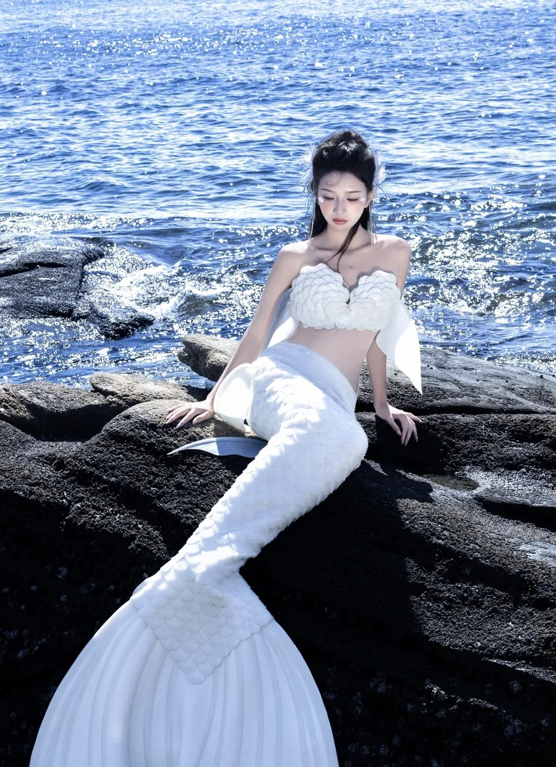Ảnh biểu cảm tự nhiên nàng tiên cá cosplay làm rõ khuôn mặt