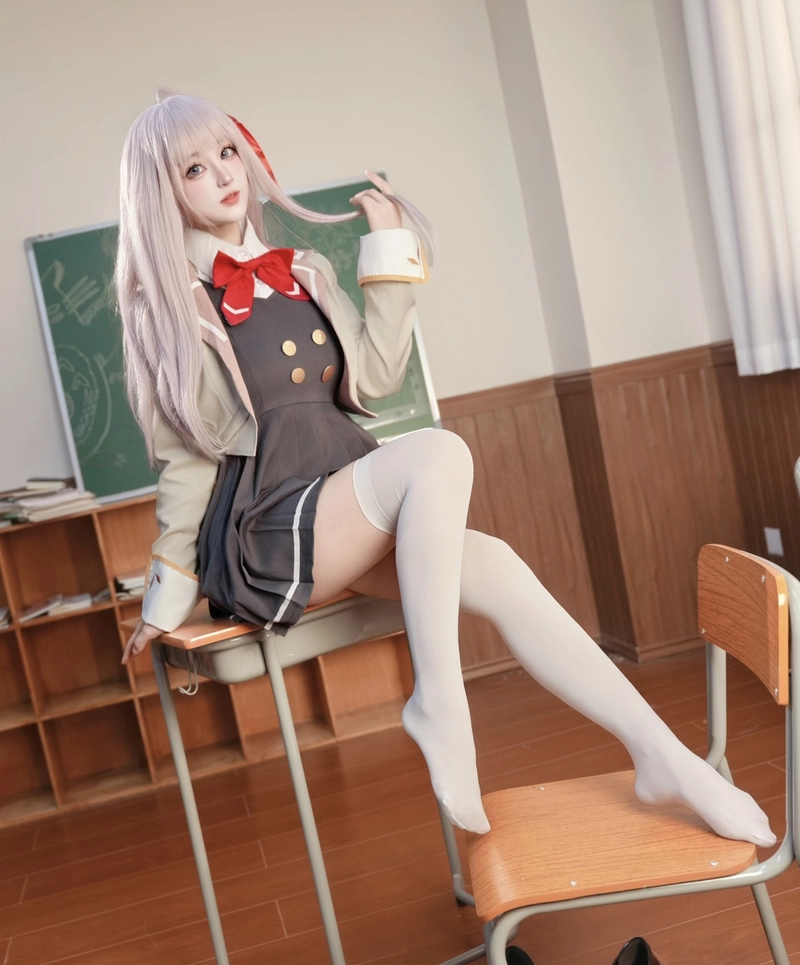Ảnh bộ đồng phục cosplay nữ sinh với chi tiết rõ ràng