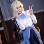 Hình biểu cảm tươi tắn cosplay nữ sinh làm nổi bật gương mặt
