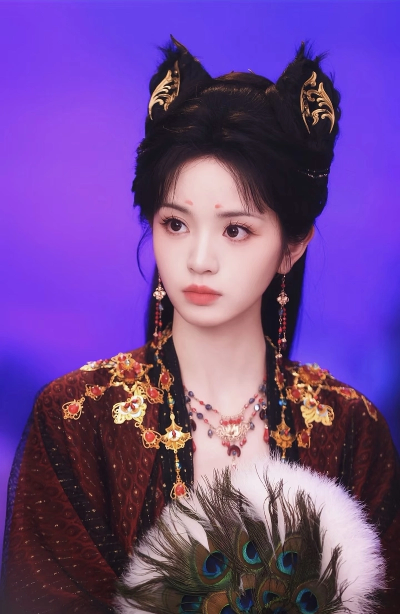 Hình dáng ngồi mèo cosplay thể hiện sự dễ thương tự nhiên