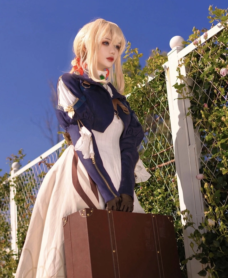 Nhân vật cổ trang cosplay với trang phục truyền thống nhẹ nhàng