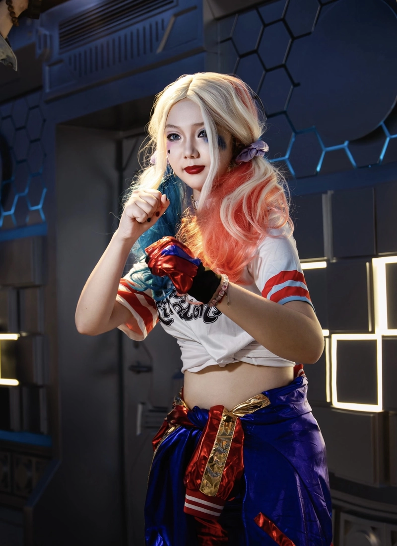 Cảnh chụp cosplay Harley Quinn phong cách phá cách