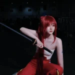 Chuyển động nữ kiếm sĩ mạnh mẽ cosplay Erza