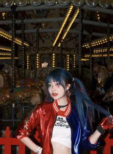 Cosplay Harley Quinn biểu cảm năng động