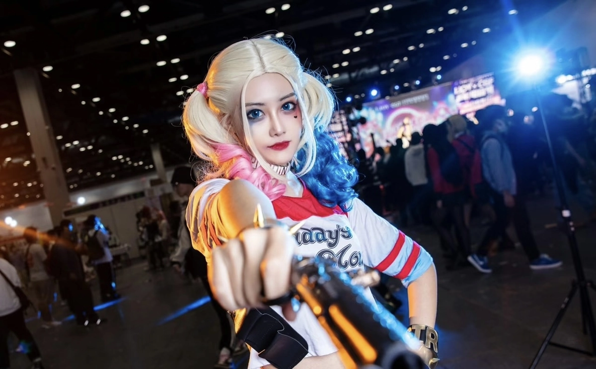 Harley Quinn cosplay thumbnail