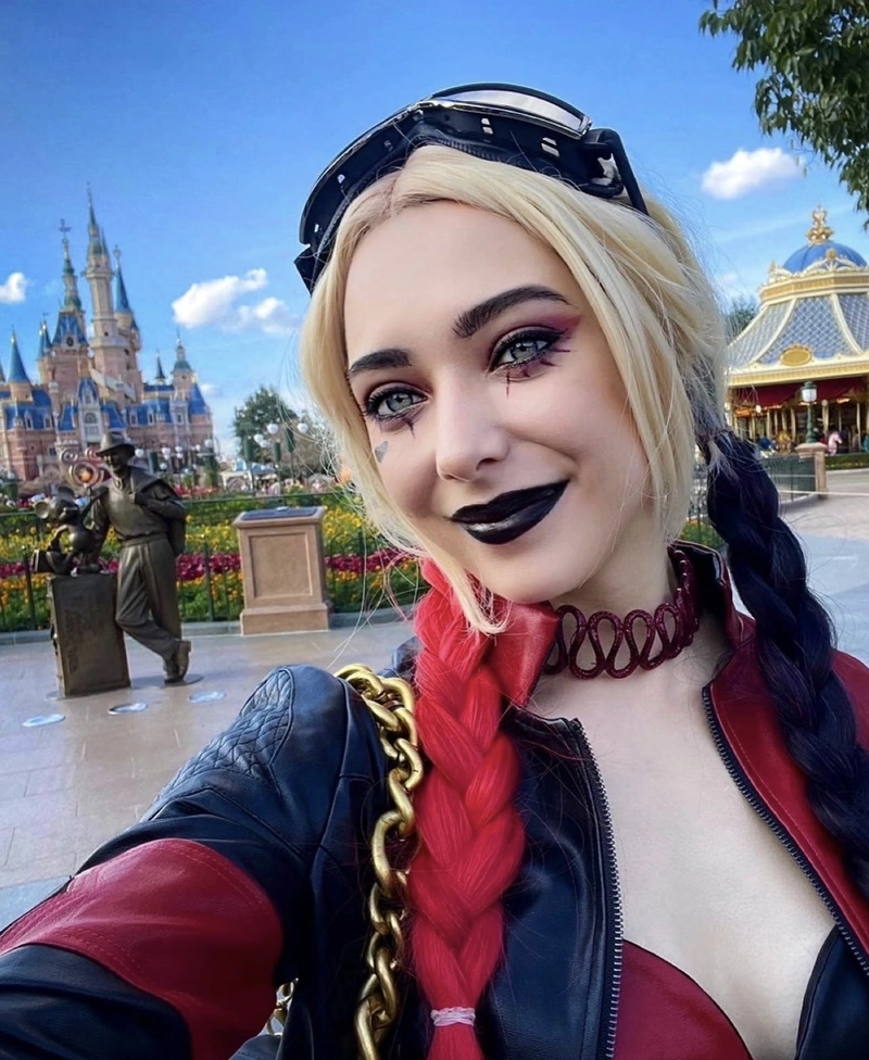 Hình ảnh cosplay Harley Quinn ánh sáng nổi bật