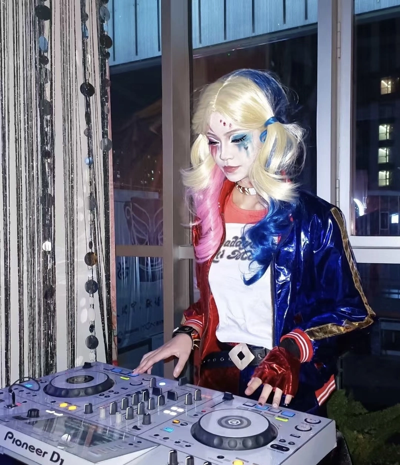 Hình ảnh cosplay Harley Quinn tạo cảm giác nổi