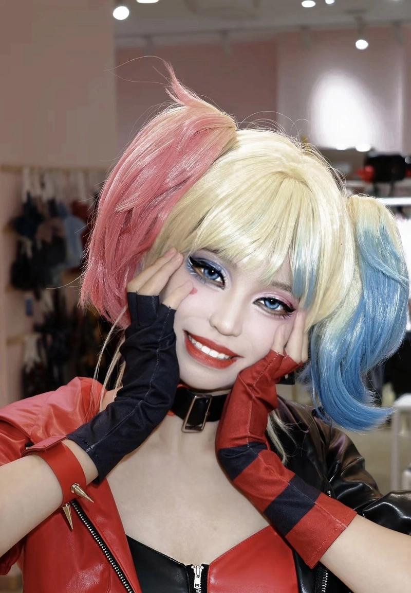 Khoảnh khắc cosplay Harley Quinn biểu cảm tinh nghịch