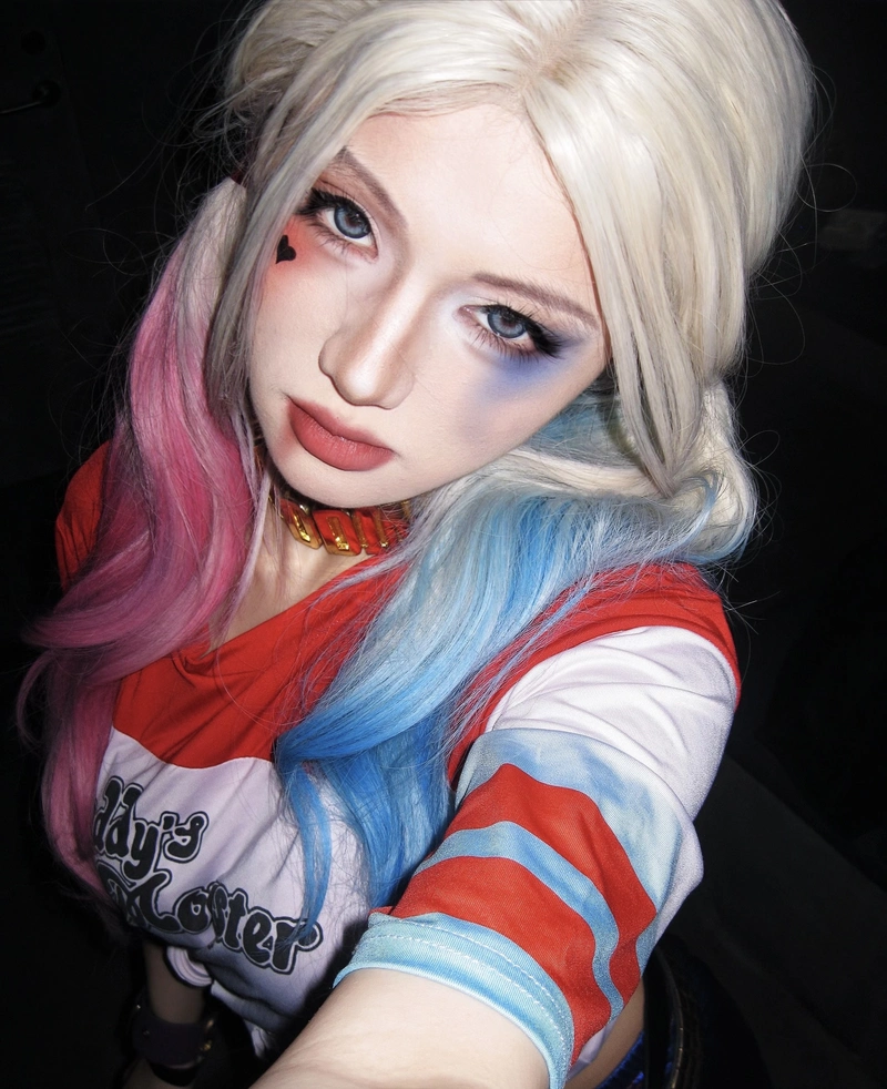 Khoảnh khắc cosplay Harley Quinn trong không gian sáng