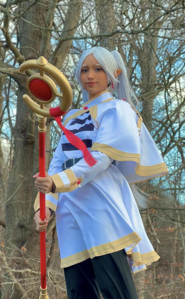 ảnh cosplay Frieren váy pháp sư