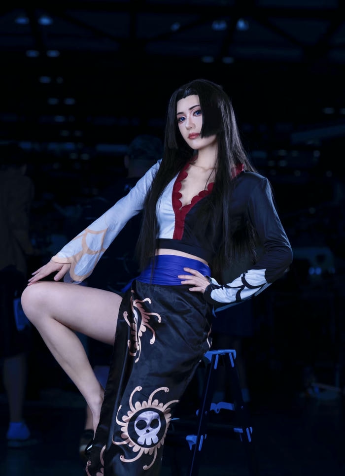 ảnh cosplay boa hancock chân dài