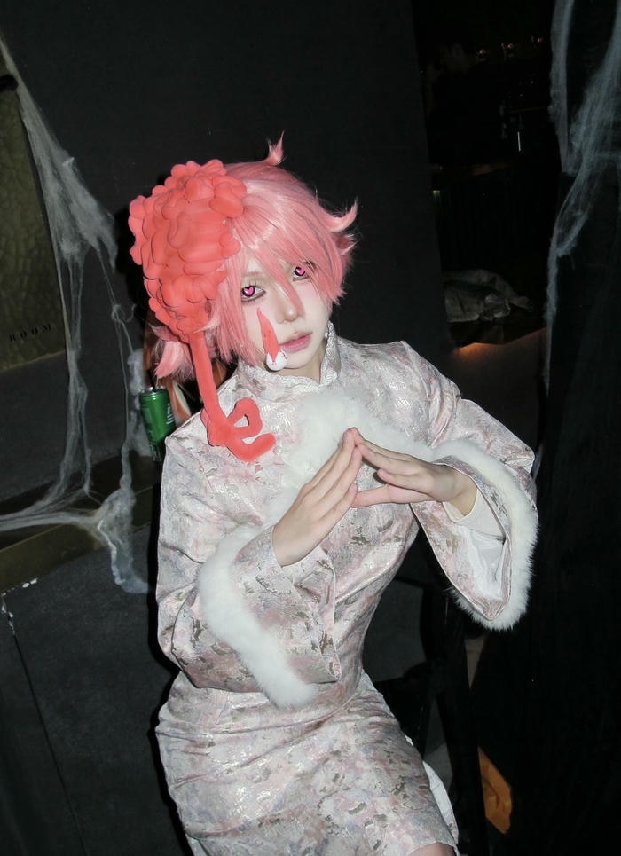 ảnh cosplay halloween bối cảnh huyền bí