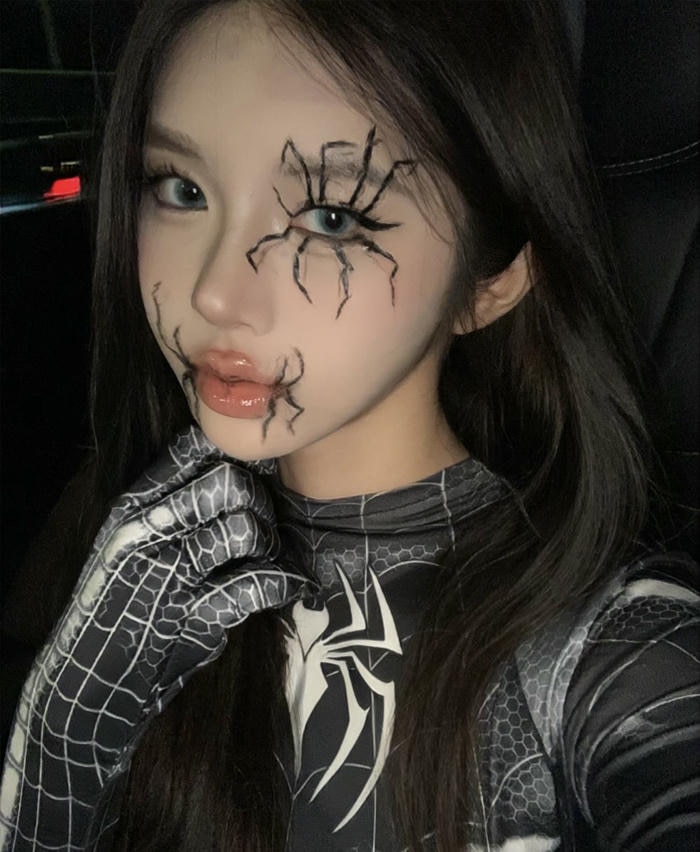 ảnh cosplay halloween chủ đề đêm