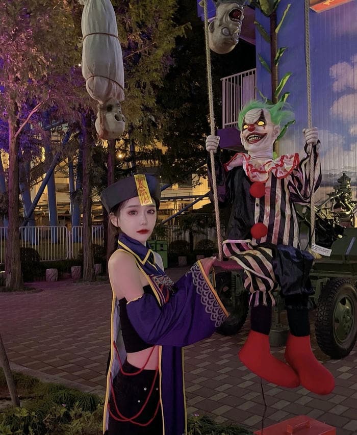 ảnh cosplay halloween không gian tối