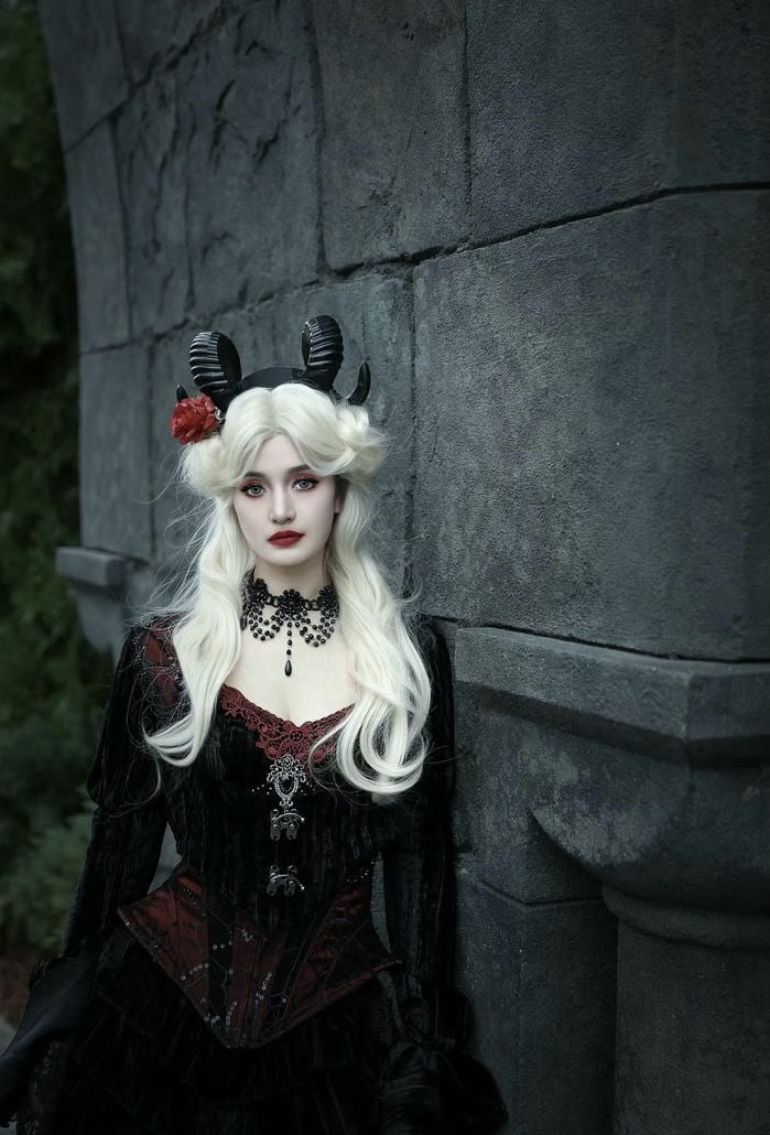 ảnh cosplay halloween màu sắc tối