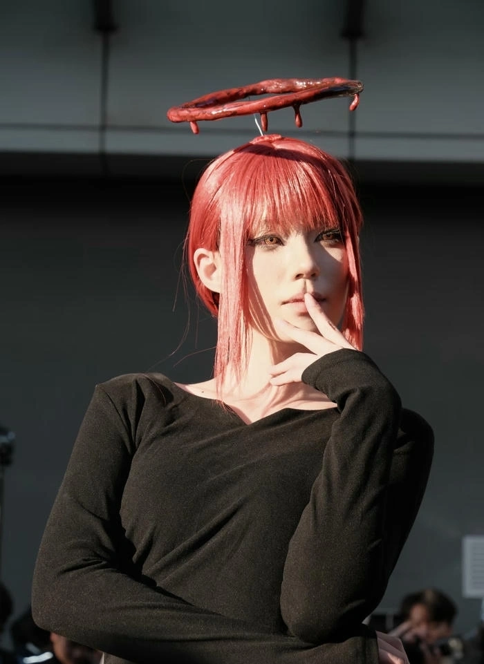 ảnh cosplay makima lạnh lùng ngầu