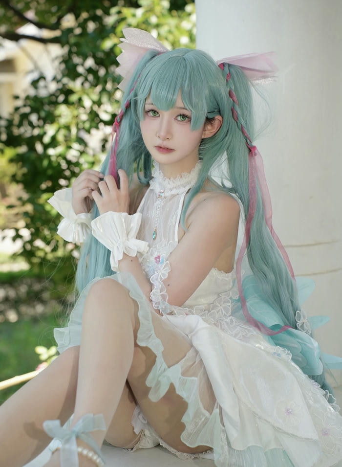 ảnh cosplay miku giày cao cổ