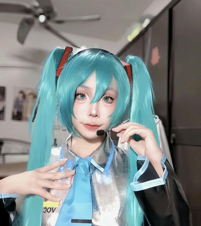 ảnh cosplay miku tóc buộc cao