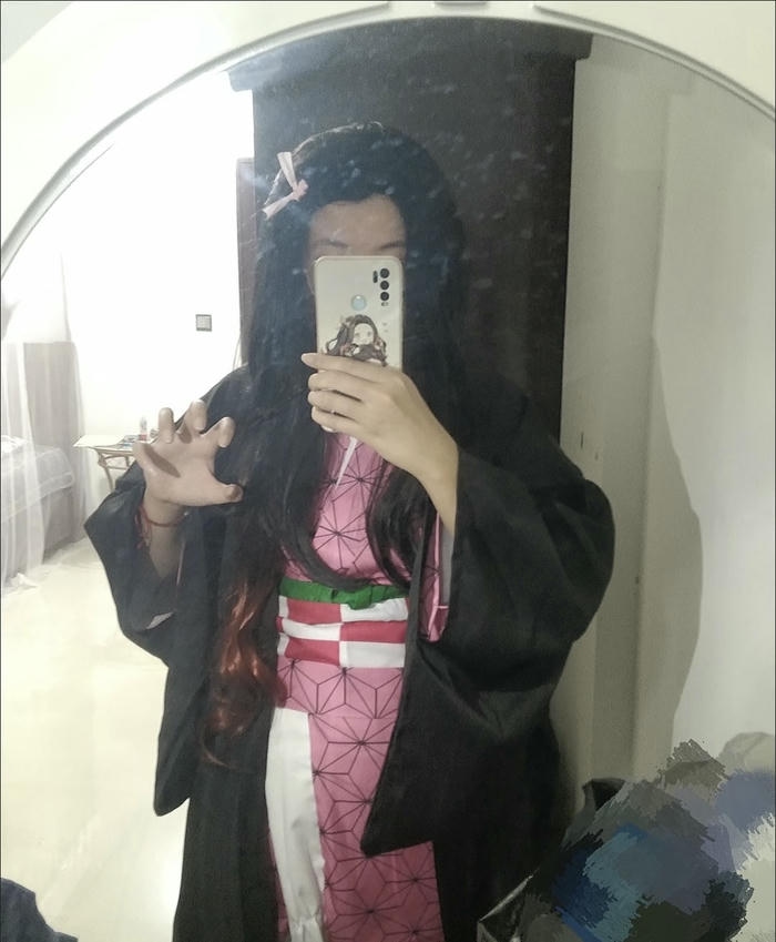 ảnh cosplay nezuko nền truyền thống