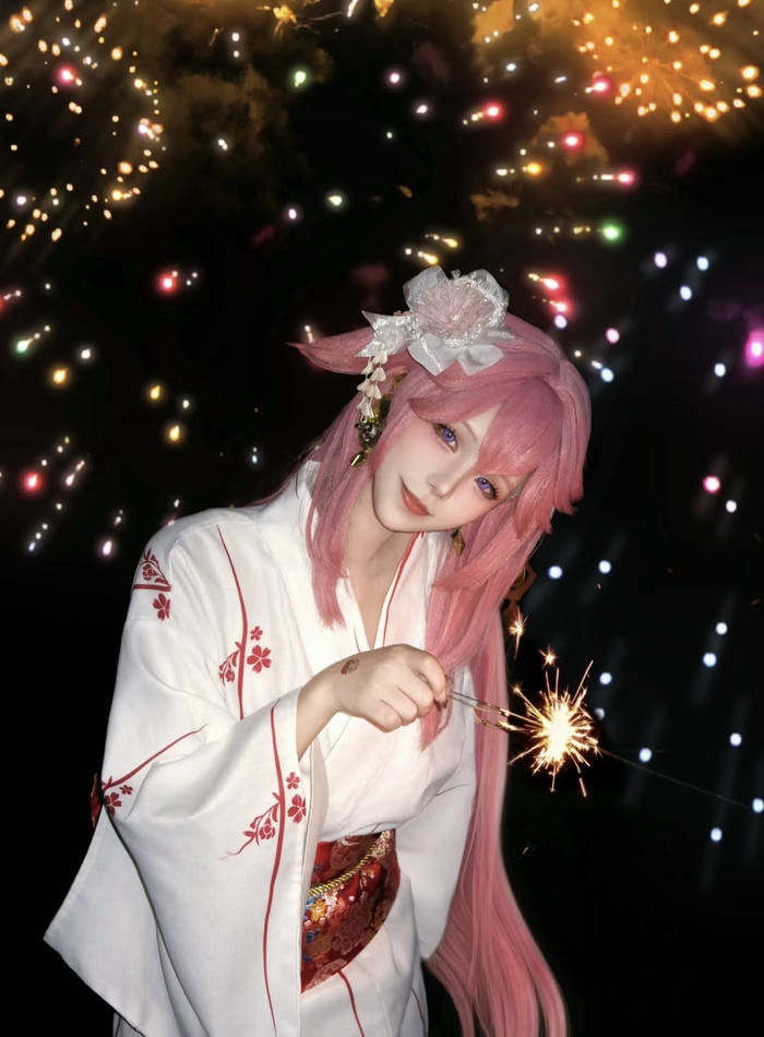 ảnh cosplay yae miko dáng dễ thương