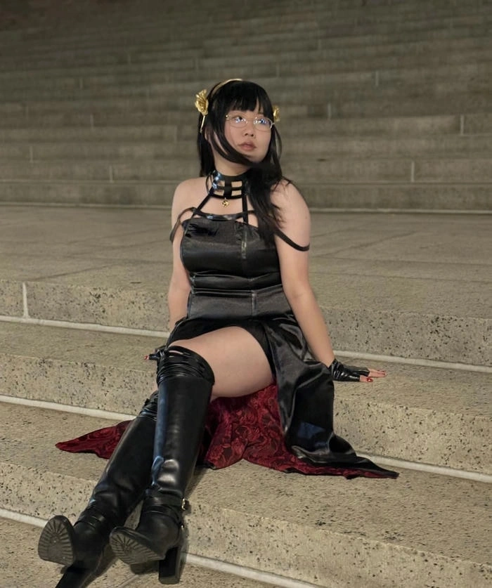 ảnh cosplay yor forger cuốn hút