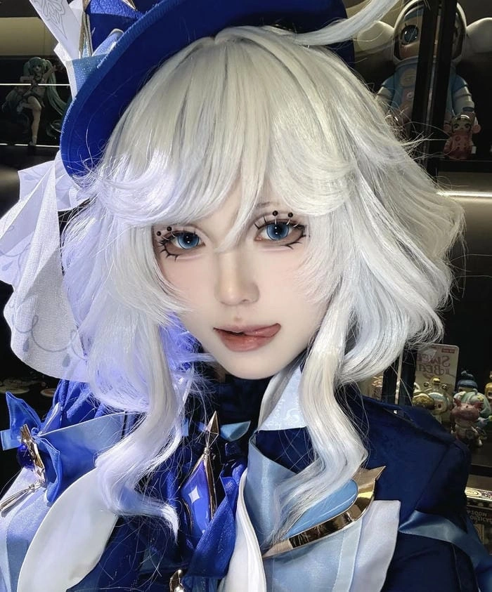 ảnh furina cosplay nhìn tự nhiên