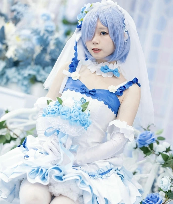 ảnh rem cosplay khuôn mặt sáng