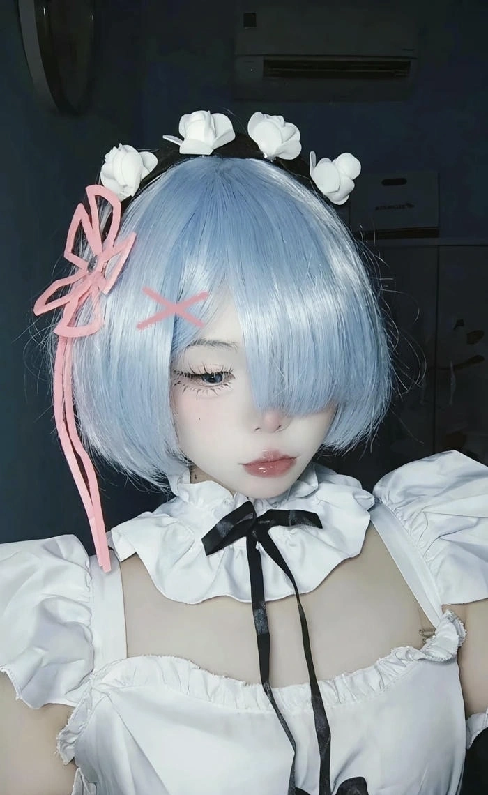 ảnh rem cosplay mái tóc dày
