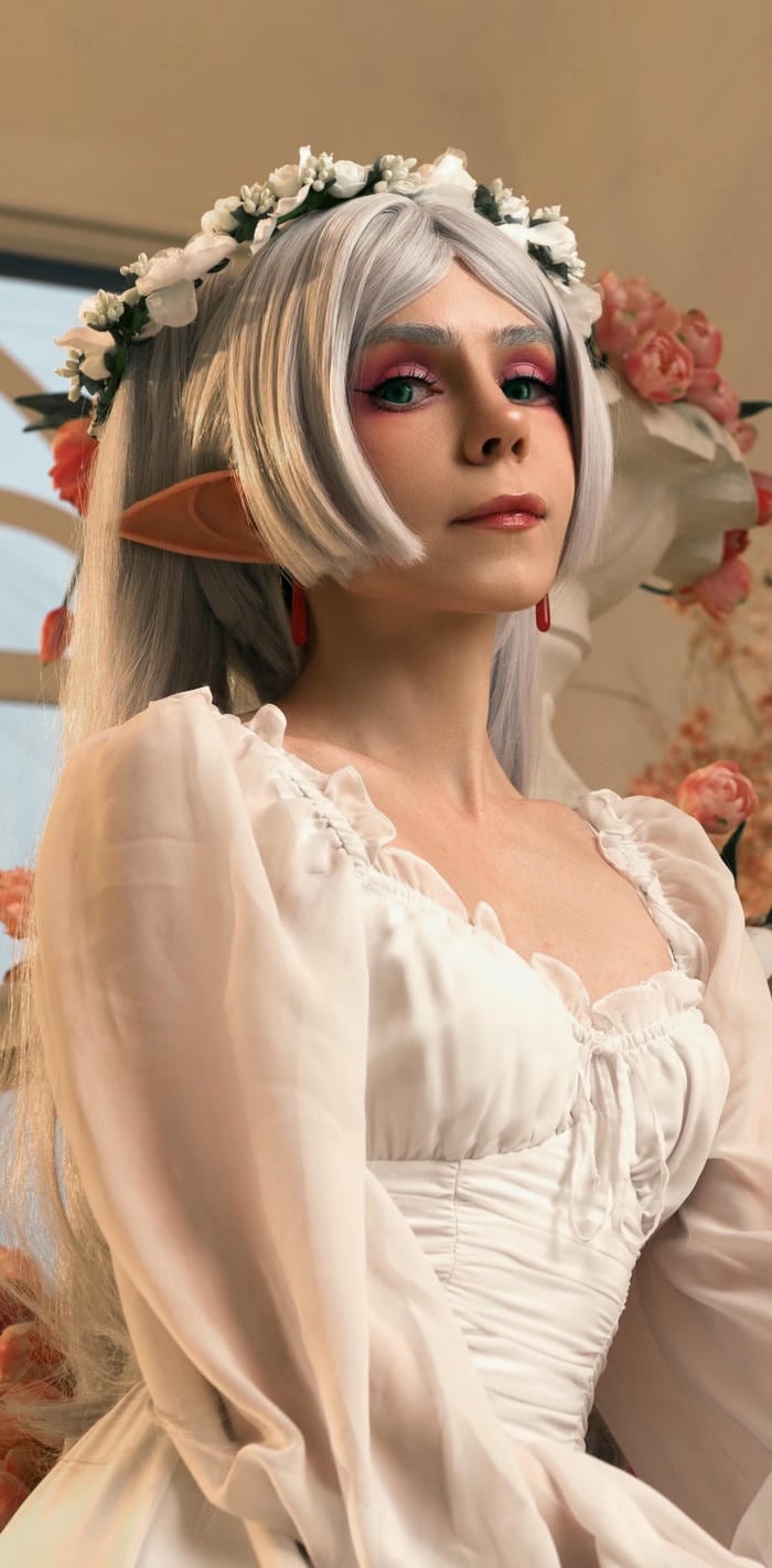 cosplay Frieren anime sắc thái buồn