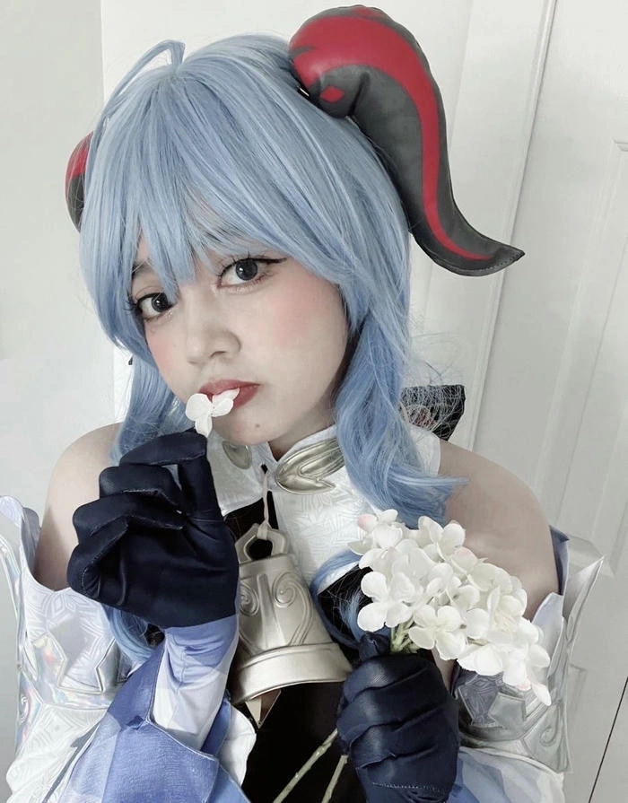 cosplay ganyu ánh nhìn dễ thương