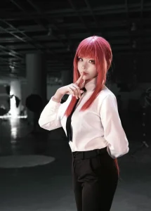 cosplay makima phong cách nhẹ nhàng