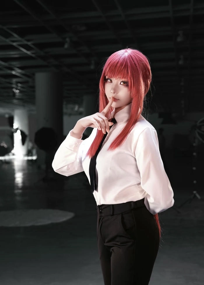 cosplay makima phong cách nhẹ nhàng