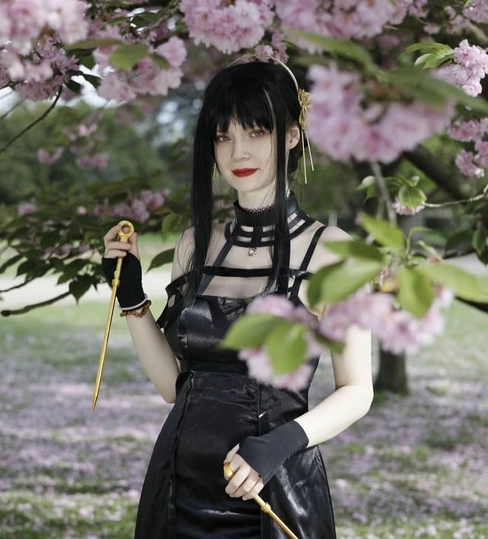 cosplay yor forger ánh mắt cuốn hút