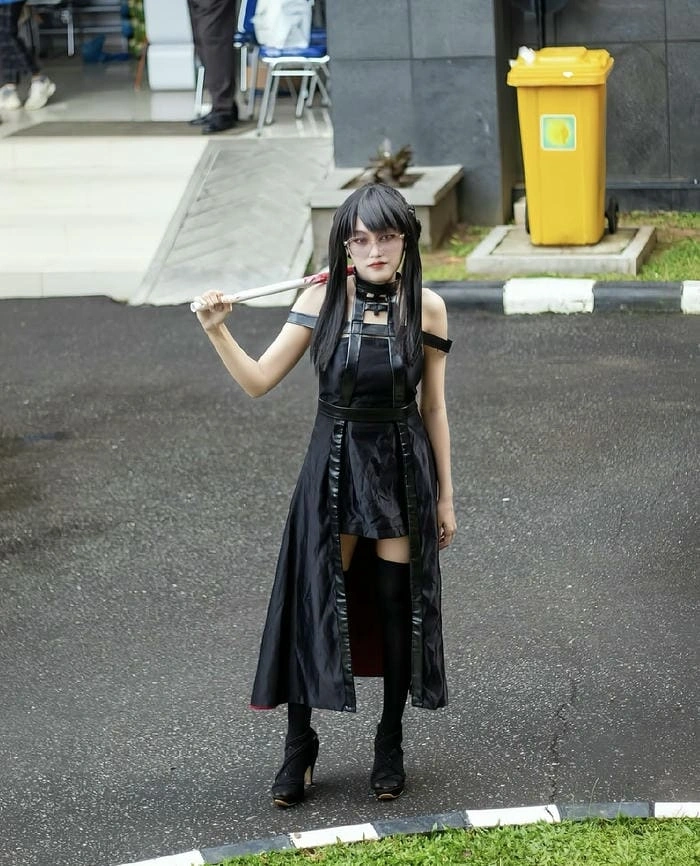 cosplay yor forger gương mặt thanh tú