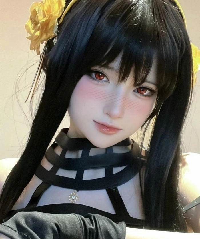 cosplay yor forger gương mặt xinh