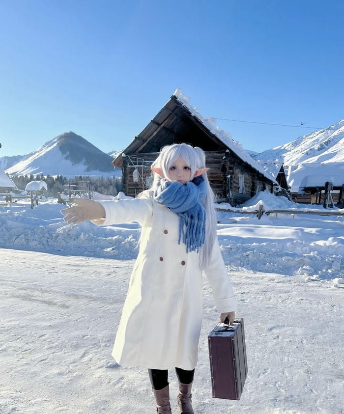 gái xinh Frieren cosplay tinh khôi