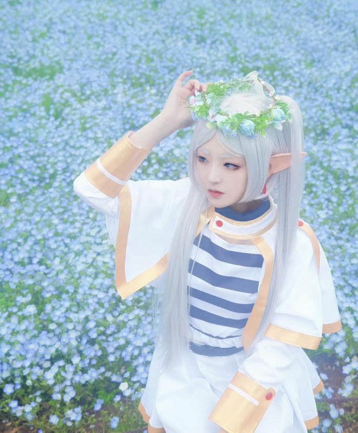 gái xinh cosplay Frieren dễ thương
