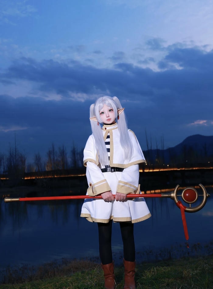 gái xinh cosplay Frieren dịu nhẹ