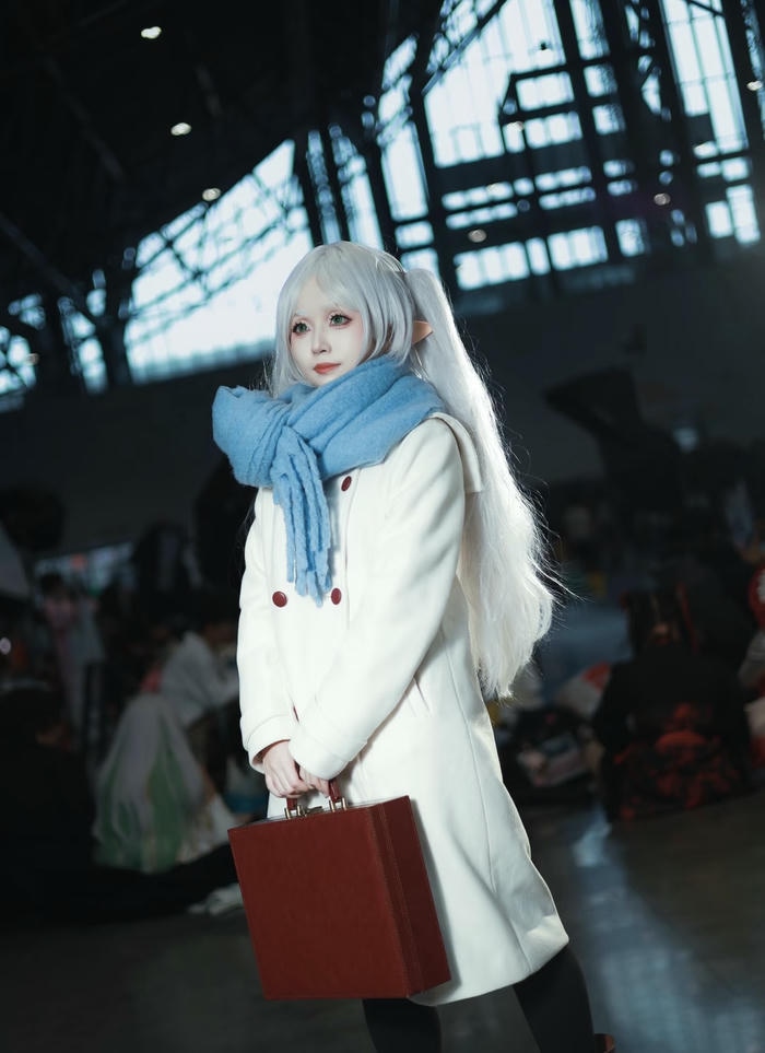 gái xinh cosplay Frieren thần thái