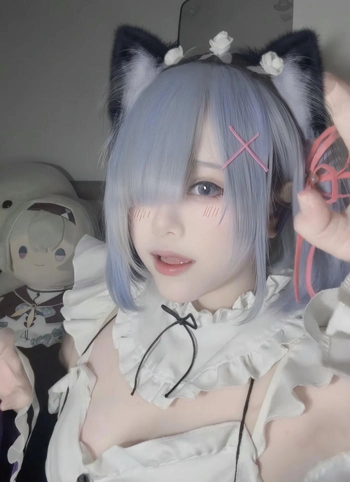 gái xinh cosplay rem xinh ngọt