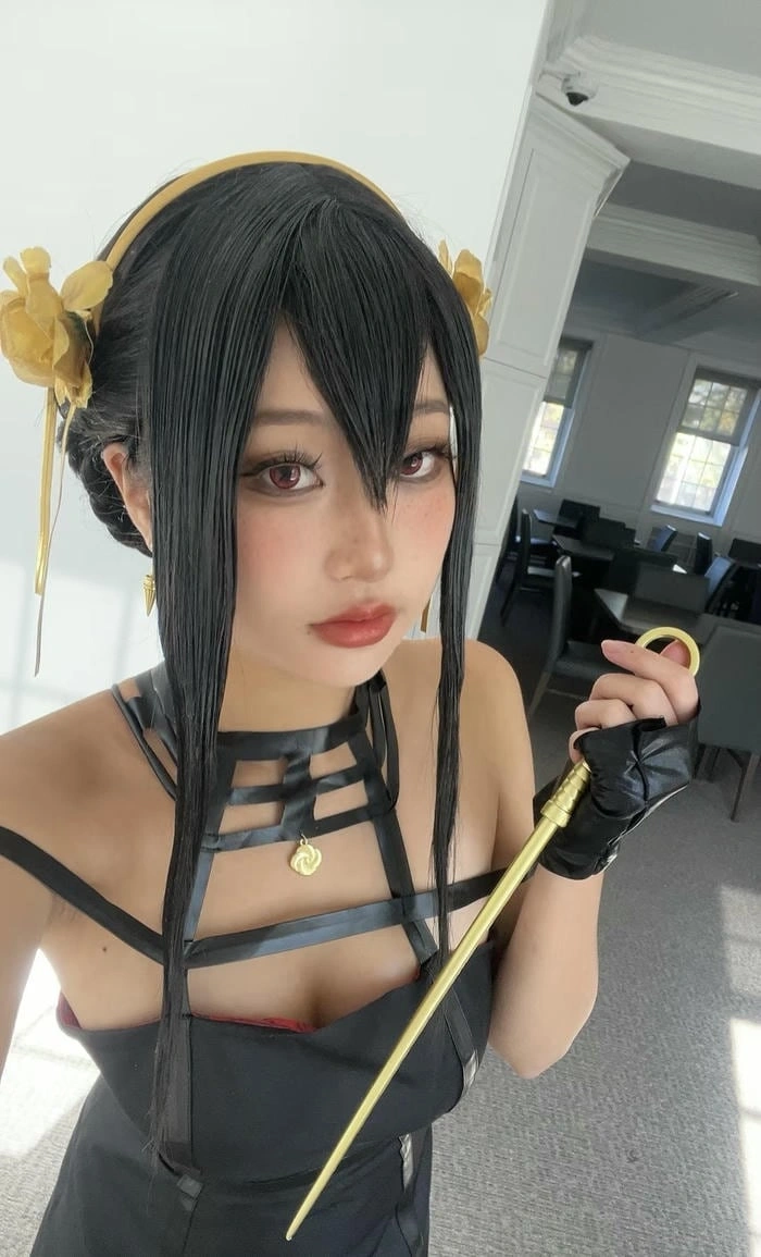 gái xinh cosplay yor forger nổi bật
