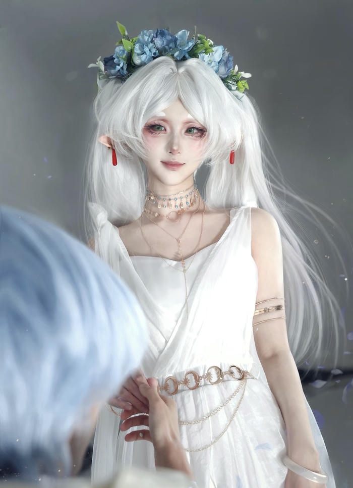 hình Frieren cosplay ánh sáng đẹp