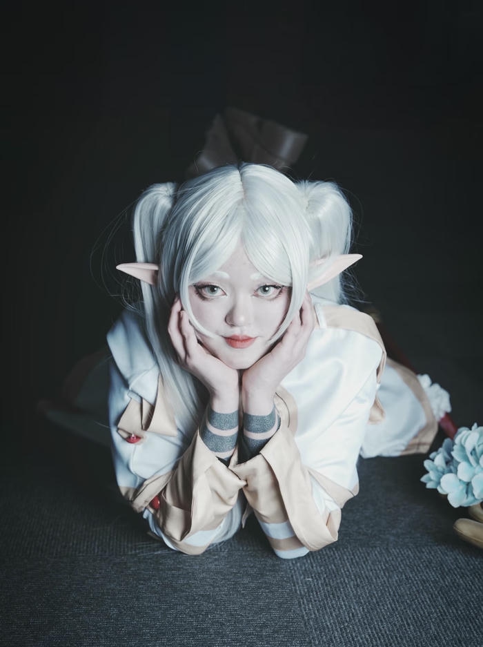 hình ảnh Frieren cosplay cổ điển