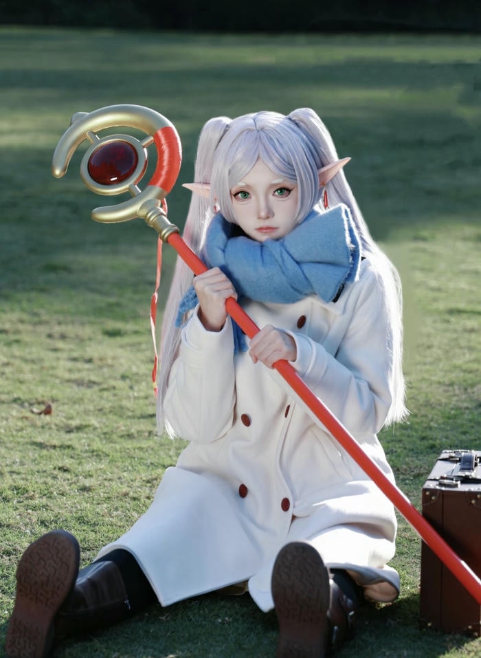hình ảnh Frieren cosplay nhẹ nhàng