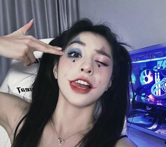 hình ảnh coslay halloween bối cảnh tối