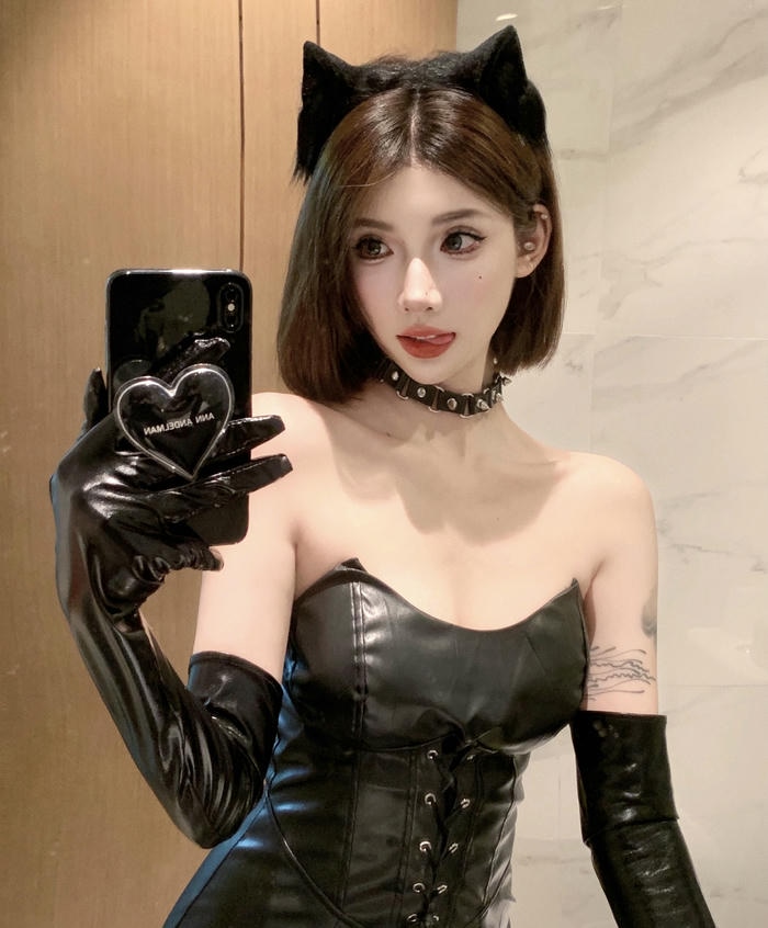 hình ảnh coslay halloween chủ đề bóng tối