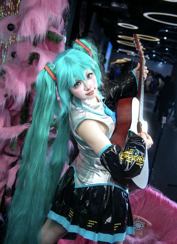 hình ảnh coslay miku chân váy xanh