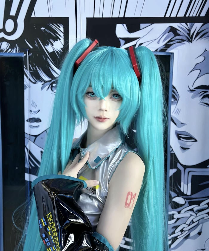 hình ảnh coslay miku sắc xanh lam