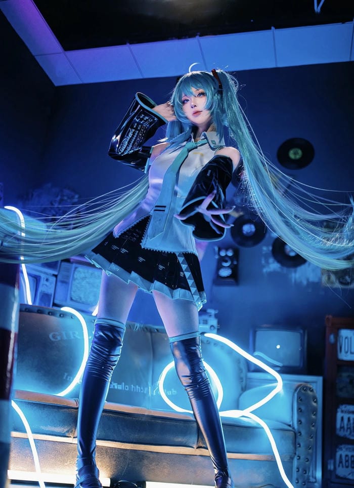 hình ảnh coslay miku váy xếp li