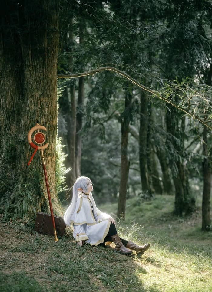 hình ảnh cosplay Frieren nghệ thuật